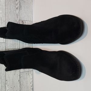 Born Bresson Chelsea black suede ankle boot. Size 7